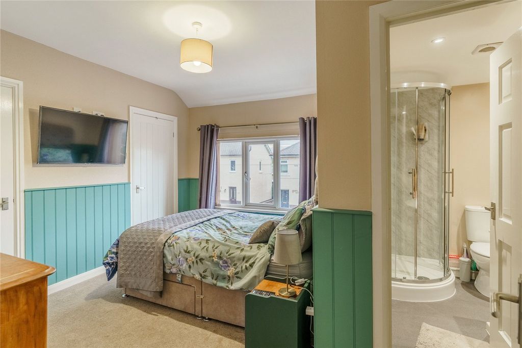 Property photo 3 of 22 Picture No. 04