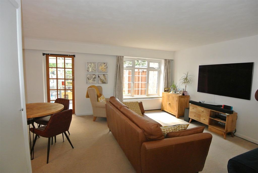 Property photo 3 of 25 Lounge Diner.Jpg