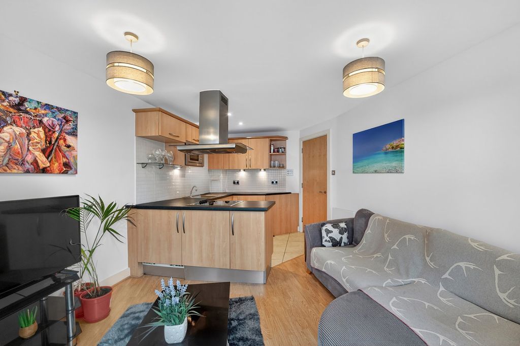 Property photo 2 of 8