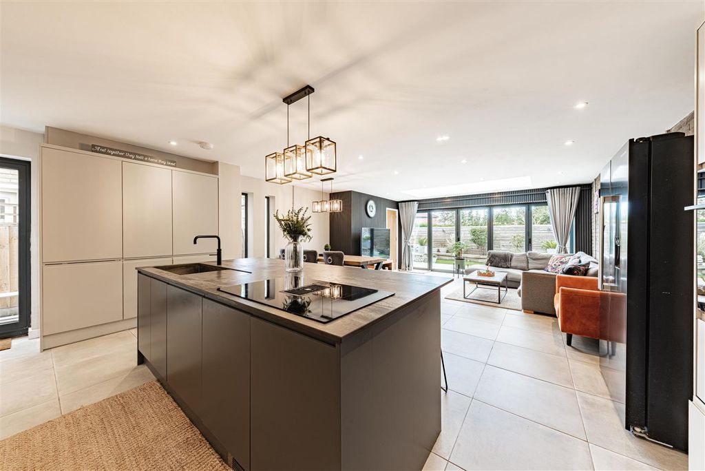 Property photo 2 of 33 L J Imaging-18.Jpg