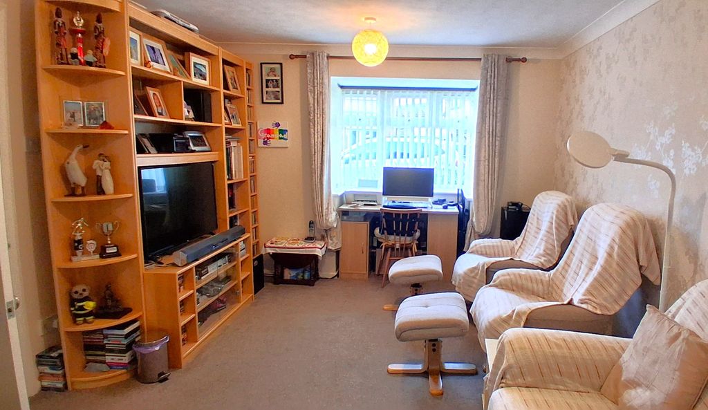 Property photo 3 of 6