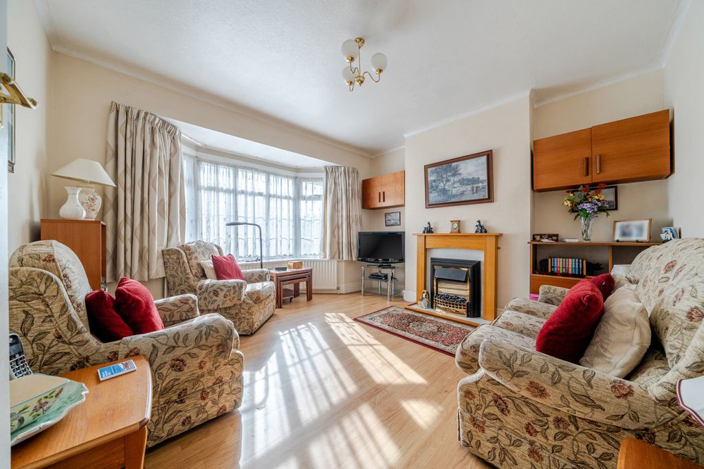 Property photo 2 of 11 1496292-12-6A6323...