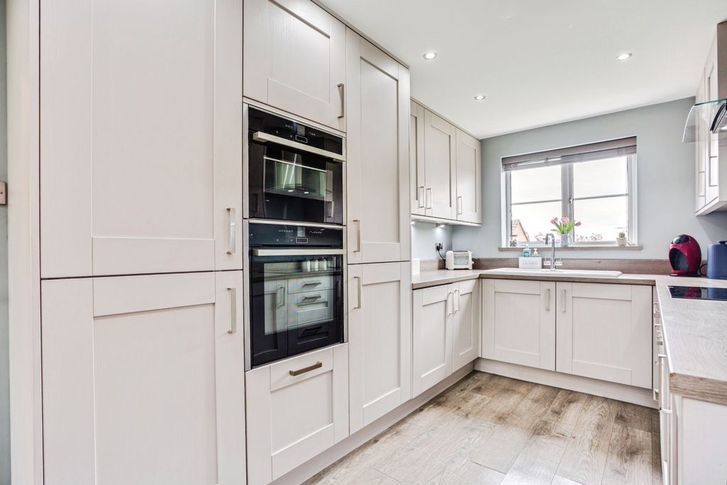 Property photo 2 of 15 Kitchen/Dining Room