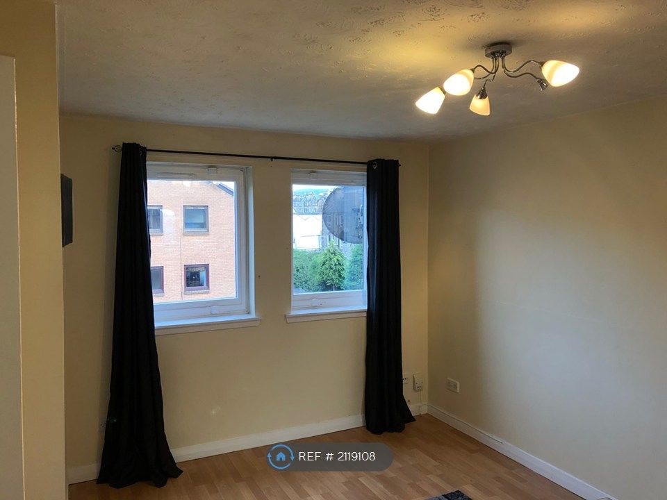 Property photo 3 of 12 Livingroom