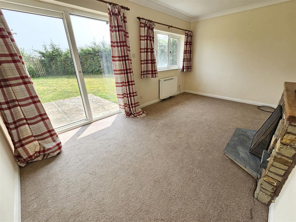 Property photo 3 of 18 Sitting Room