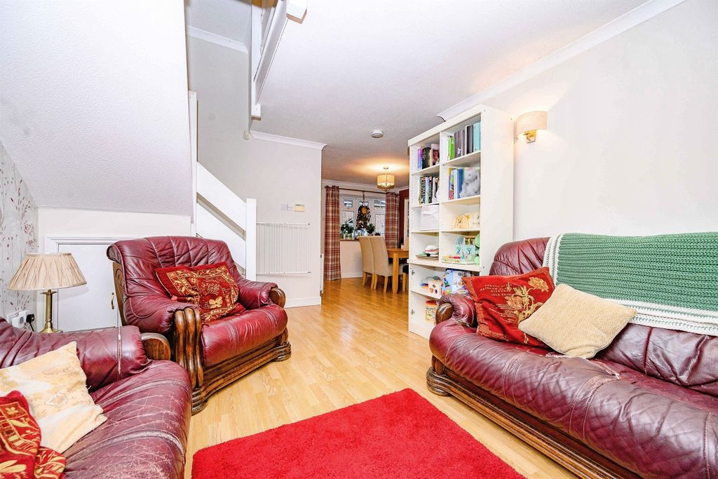 Property photo 2 of 20