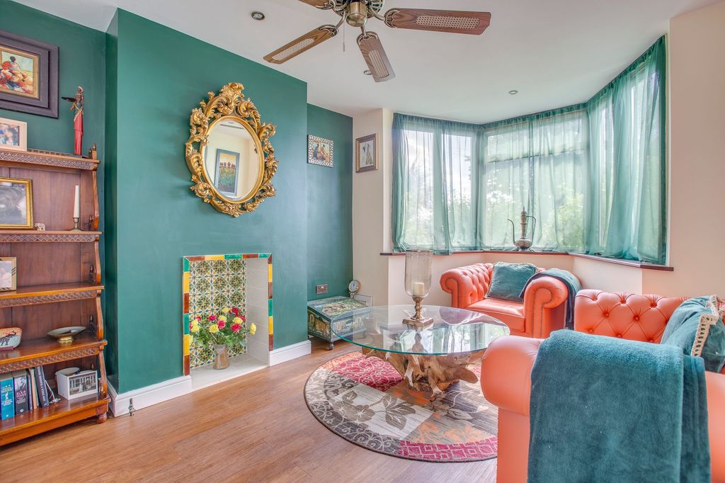 Property photo 2 of 18