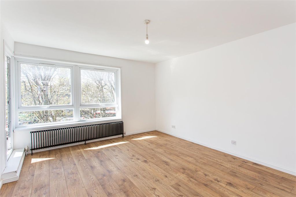 Property photo 3 of 12 Reception