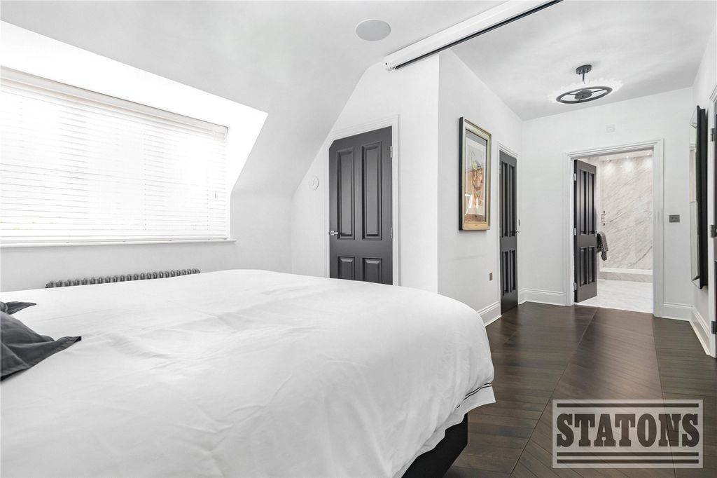 Additional image 15 of 3 bed flat for saleCockfosters Road, Barnet EN4