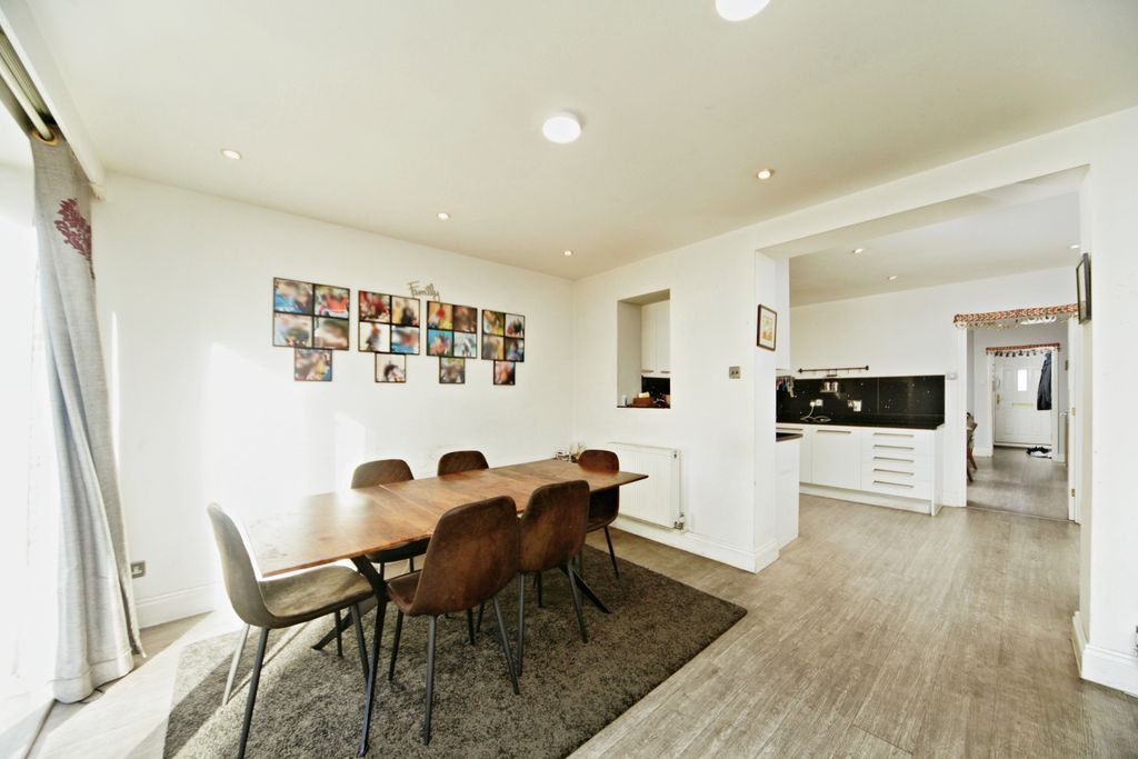 Property photo 3 of 17 Photography