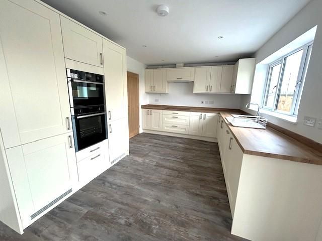 Property photo 2 of 13 Kitchen