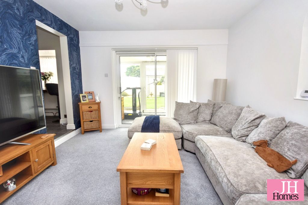 Property photo 2 of 23