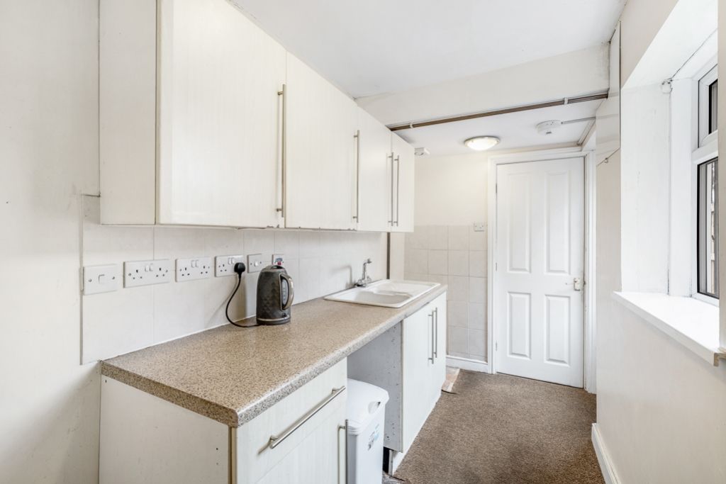 Property photo 3 of 15 18 Wyberton Low Road (Wyberton)-11