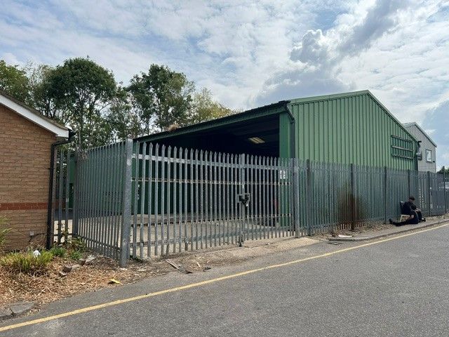 Property photo 1 of 8 Warehouse Unit And Office Building To Let / To Rent In Stevenage Hertfordshire