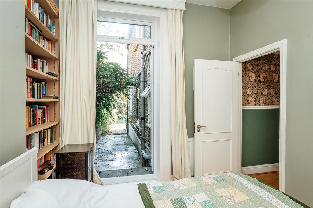 Property photo 3 of 16 Finsbury Park Avenue-6.Jpg