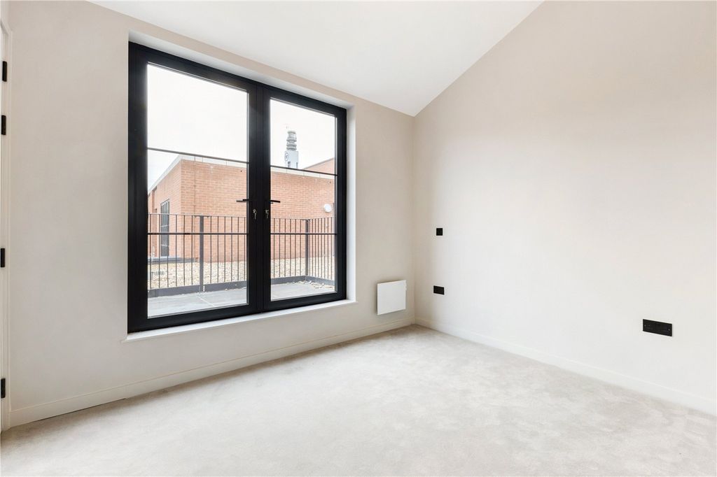 Property photo 3 of 22 Bedroom 1