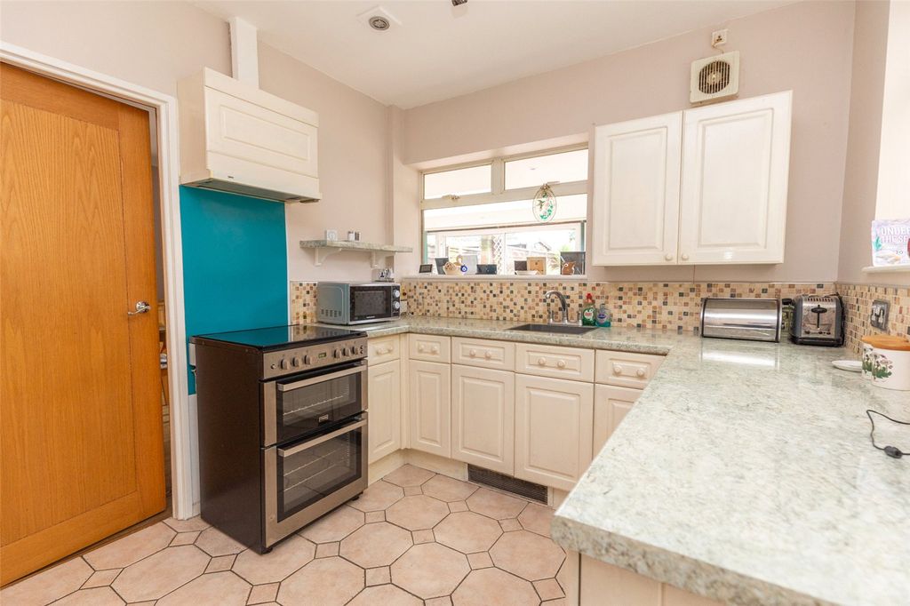 Property photo 3 of 24 Picture No. 11