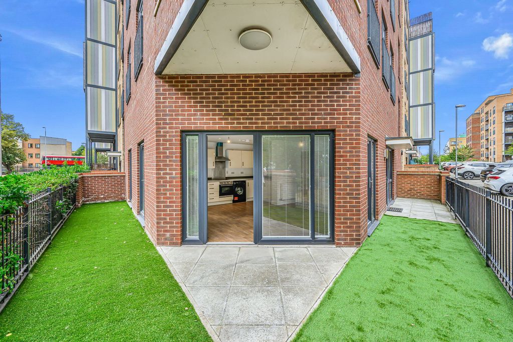 Property photo 1 of 18