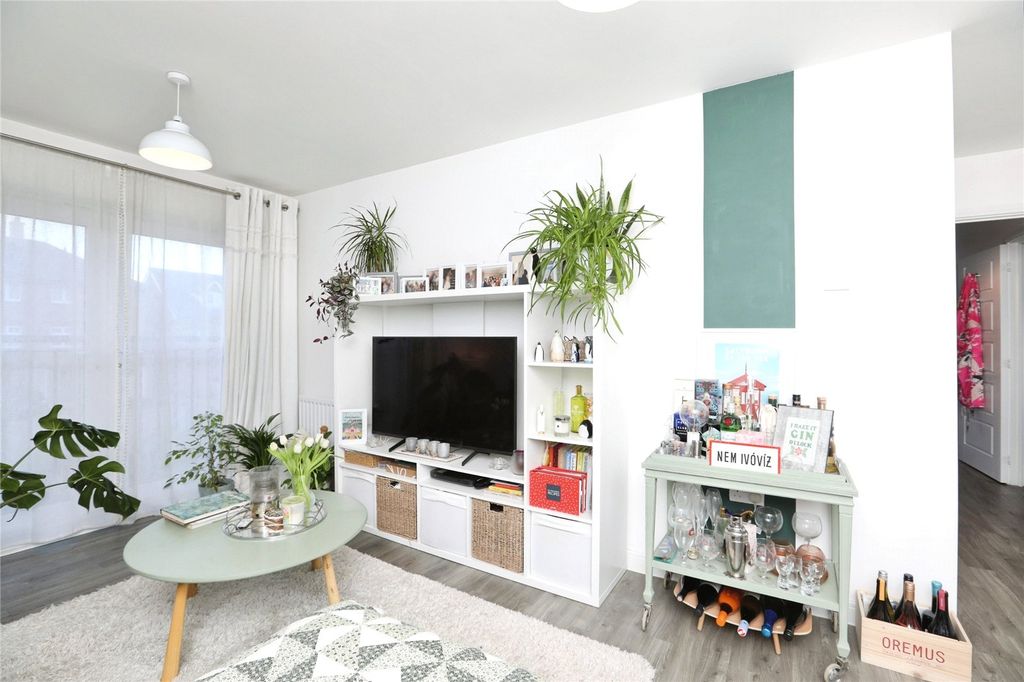 Property photo 1 of 17 Picture No. 14