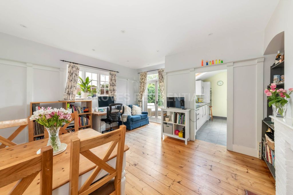 Property photo 3 of 16
