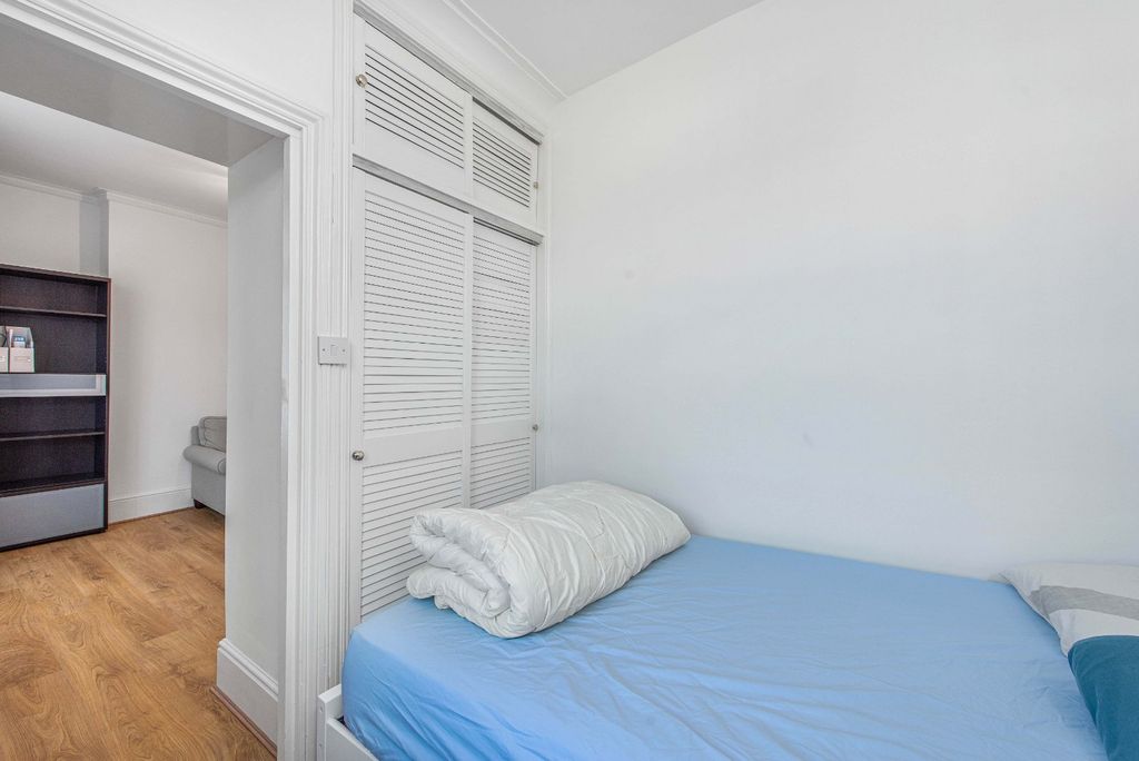 Property photo 3 of 8 Bedroom