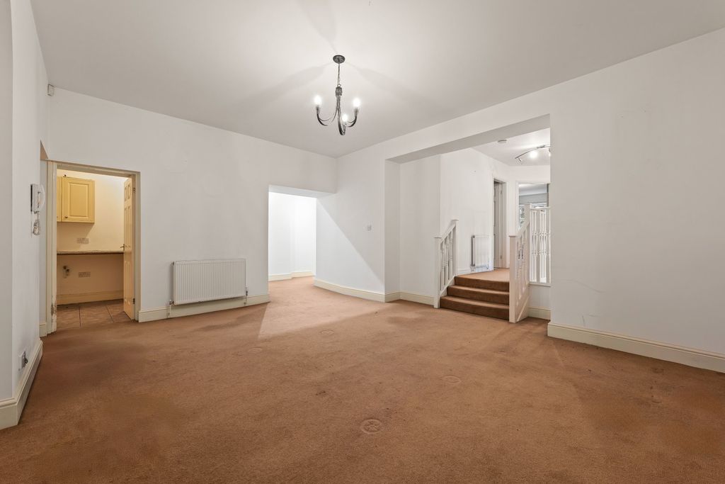 Property photo 2 of 26