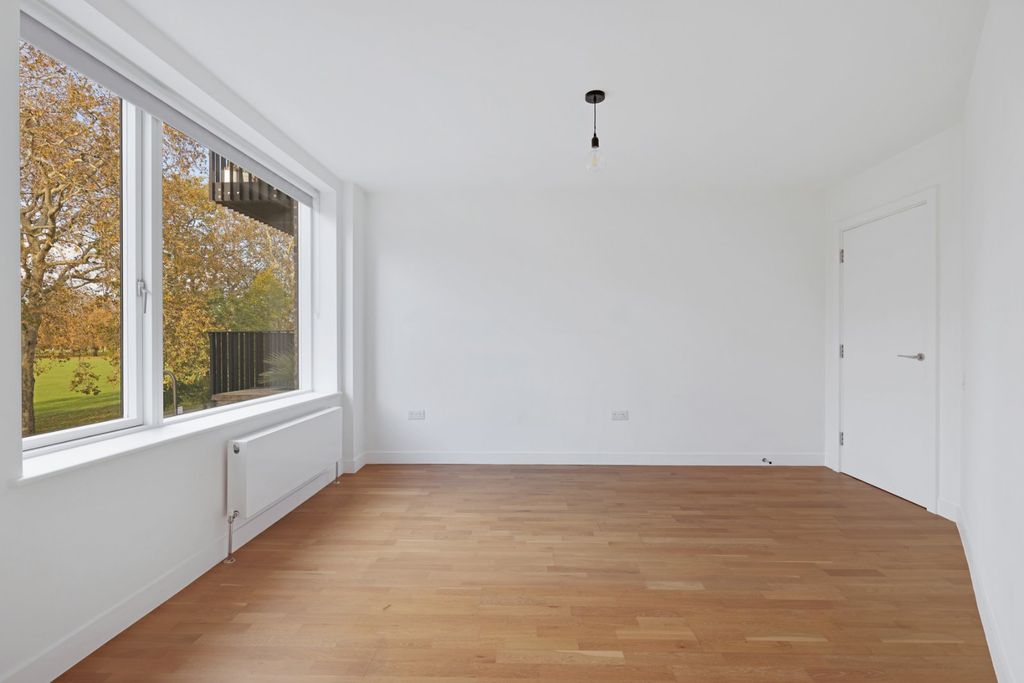 Property photo 3 of 17 Bedroom