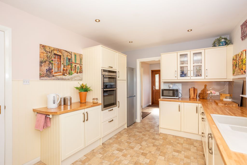 Property photo 3 of 52 Kitchen