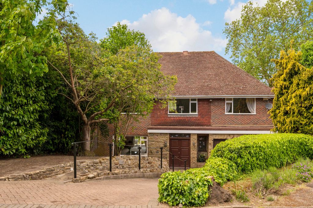 Property photo 2 of 25
