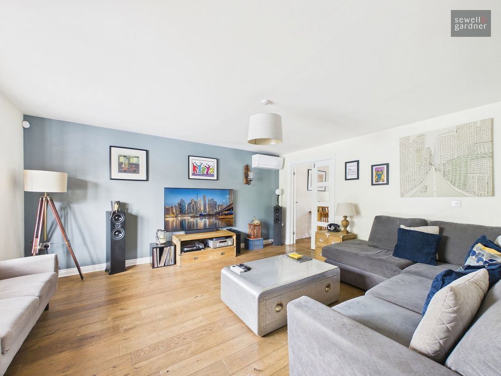 Property photo 2 of 23