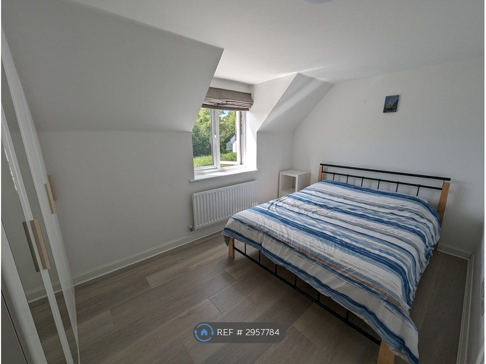 Property photo 3 of 11 Main Bedroom