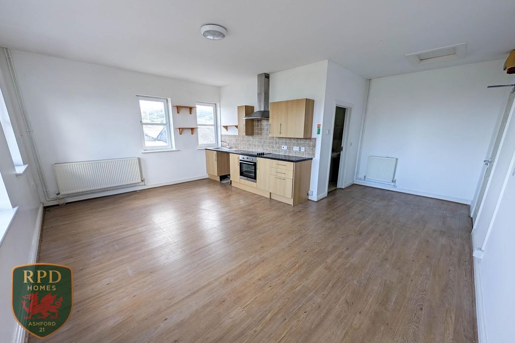 Property photo 1 of 8 Kitchen