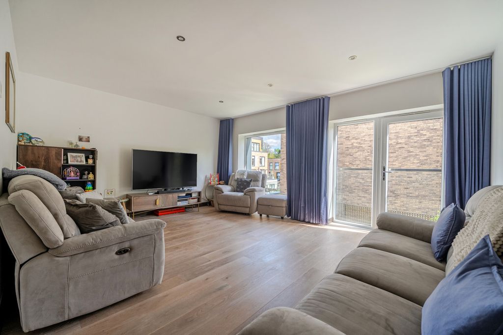 Property photo 3 of 18 1441222-8-69De236...