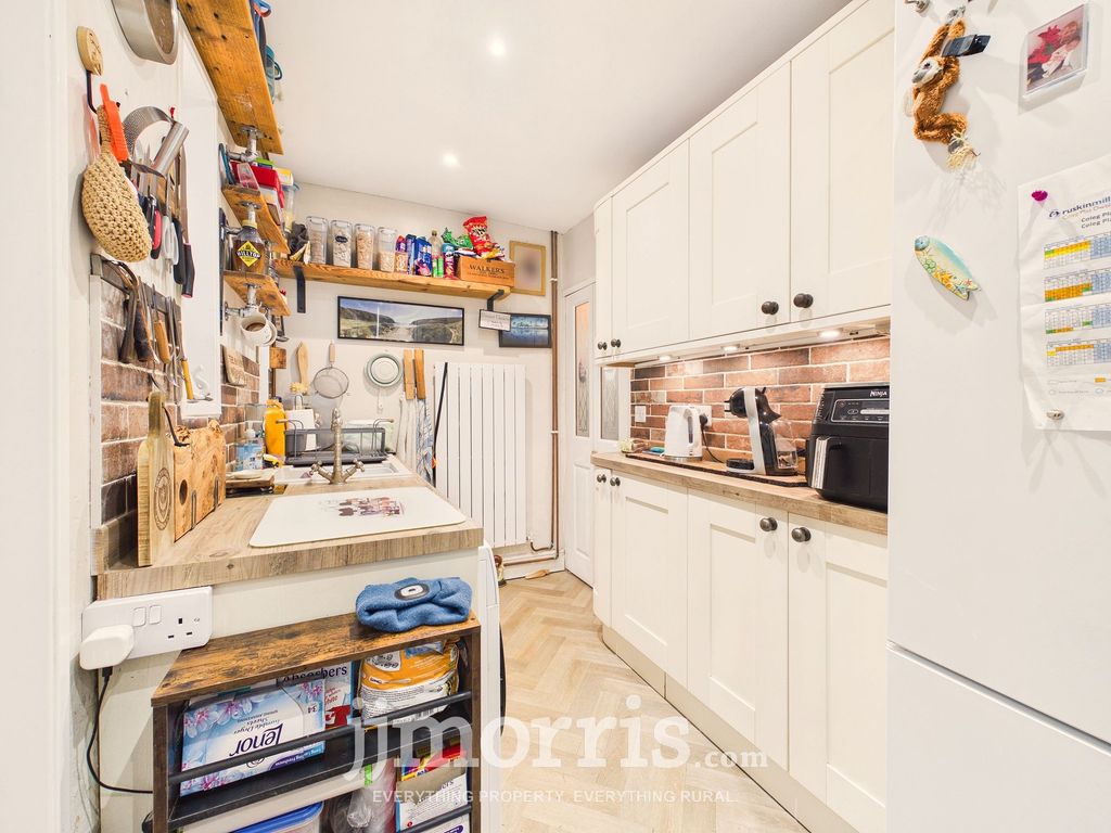 Property photo 3 of 37