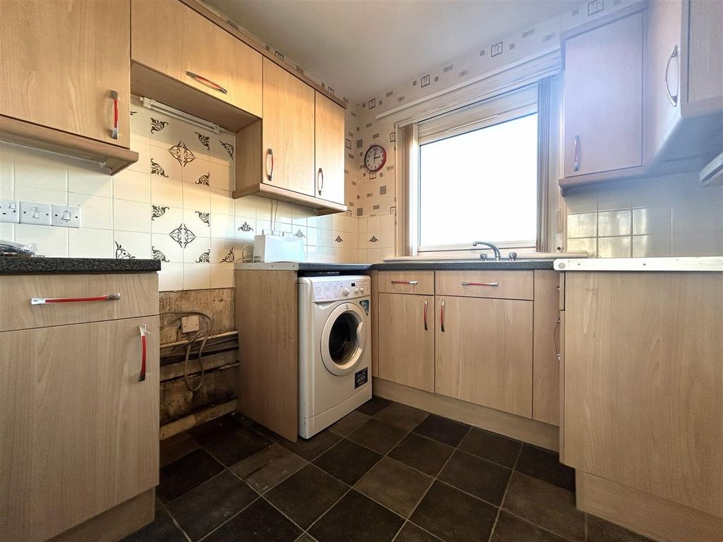 Property photo 2 of 5 Kitchen .Jpeg