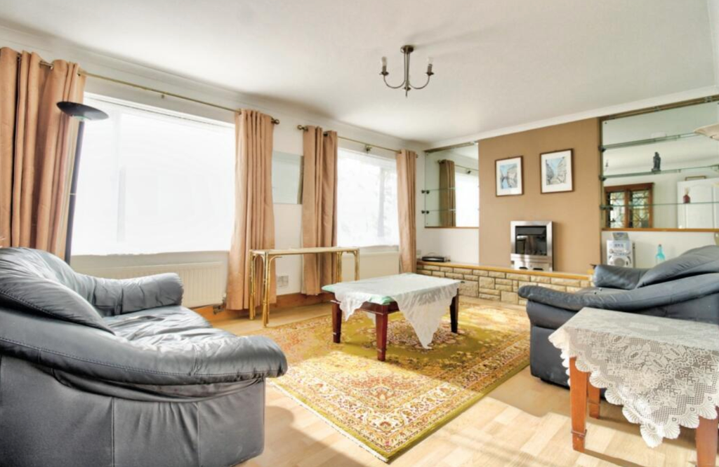 Property photo 3 of 21 Lounge