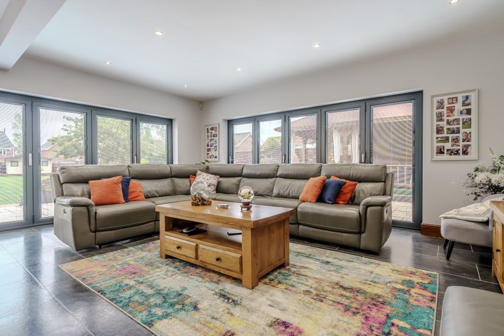 Property photo 3 of 38