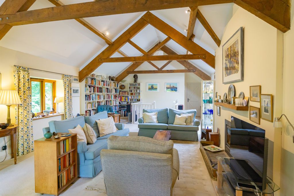 Property photo 2 of 32