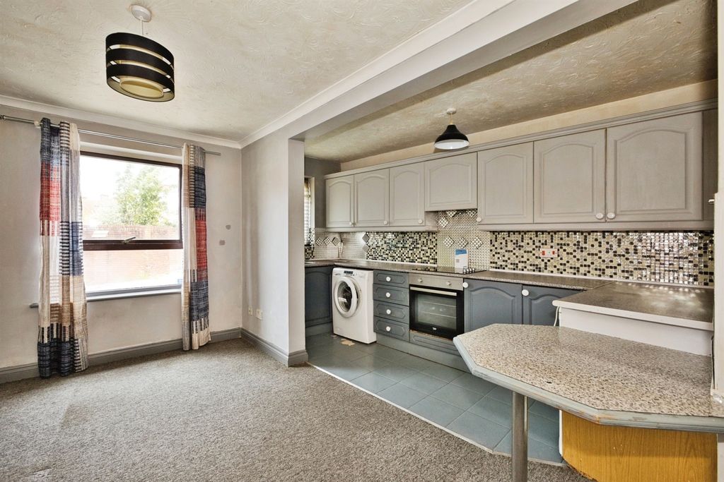 Property photo 2 of 9