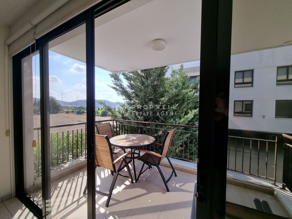 Property photo 3 of 32