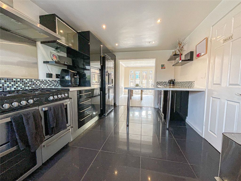 Property photo 2 of 21 Picture No. 13