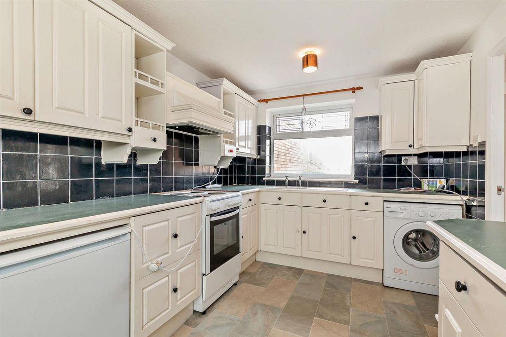Property photo 2 of 16 8653277-Interior16-800.Jpg
