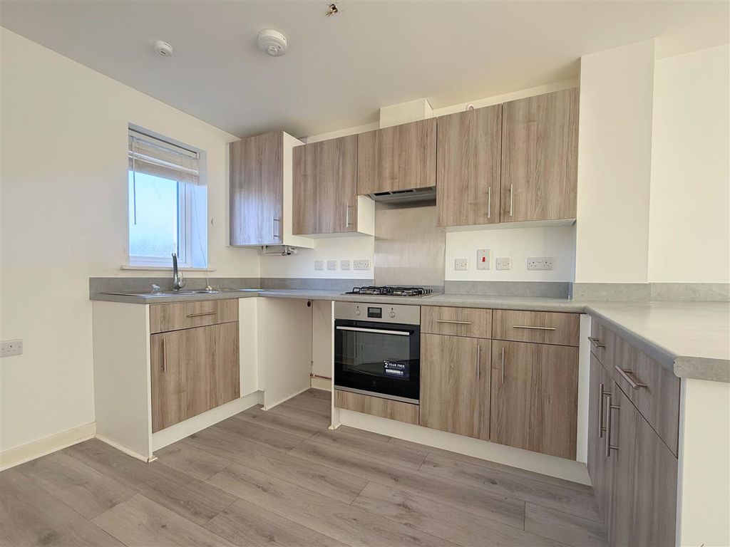 Property photo 2 of 8 Kitchen