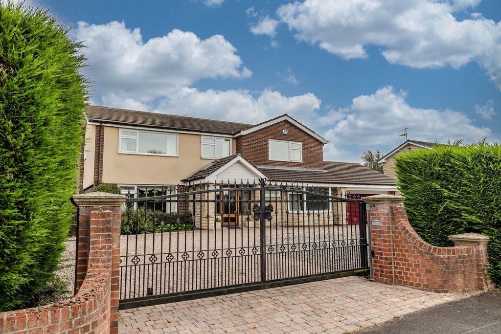 Property photo 1 of 24 9Wentworthcourtdarrashallne209Pr-46