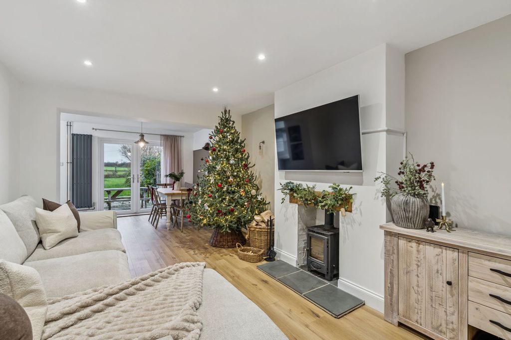 Property photo 2 of 21