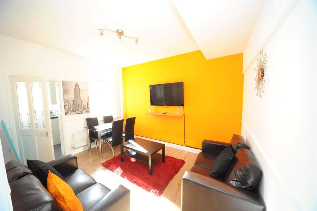 Property photo 2 of 6 Lounge.Jpg
