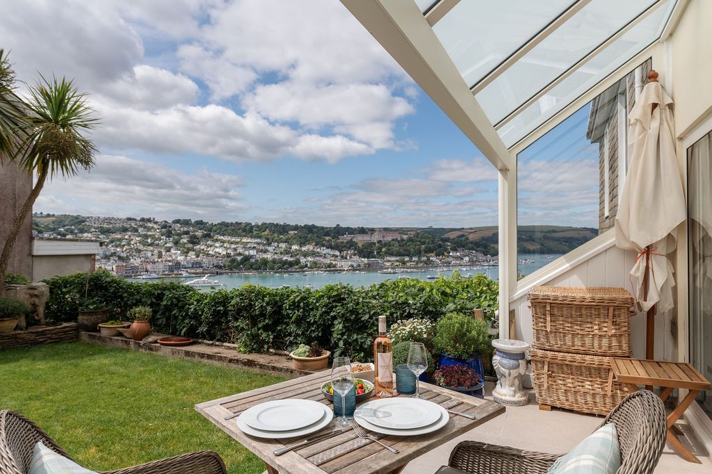 Property photo 3 of 16 Patio And Garden, Hillside Cottage, Kingswear