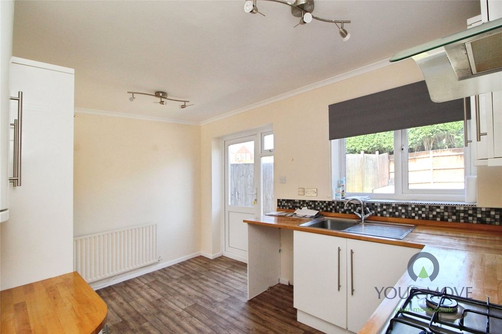 Property photo 3 of 19 Kitchen