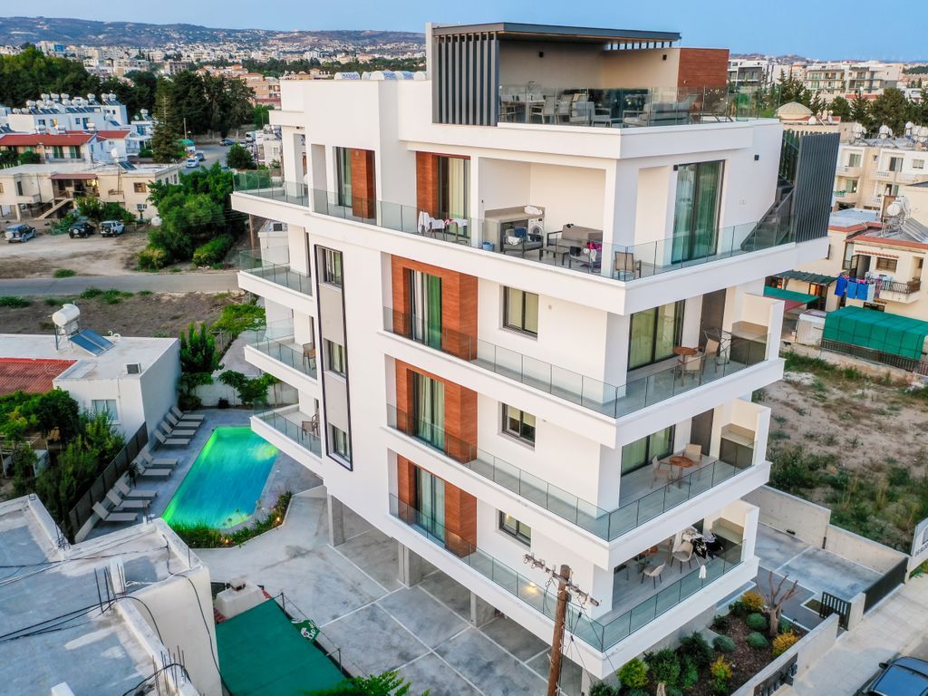 Property photo 3 of 32