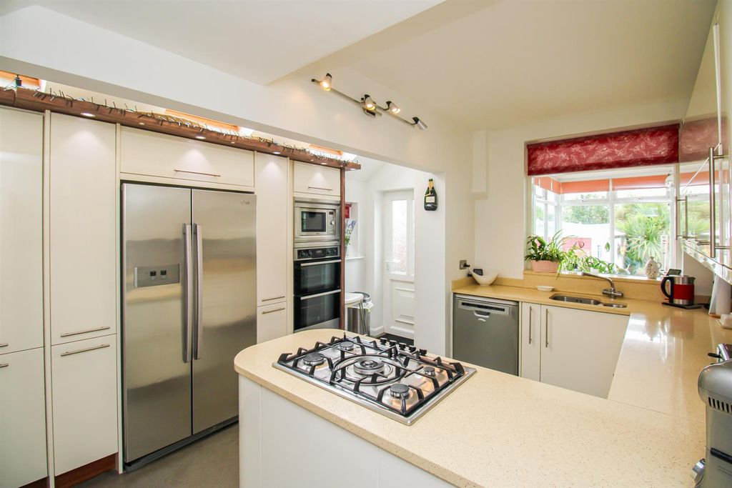 Property photo 2 of 16